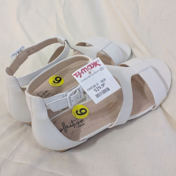 Sandals - Picture 8 of 8